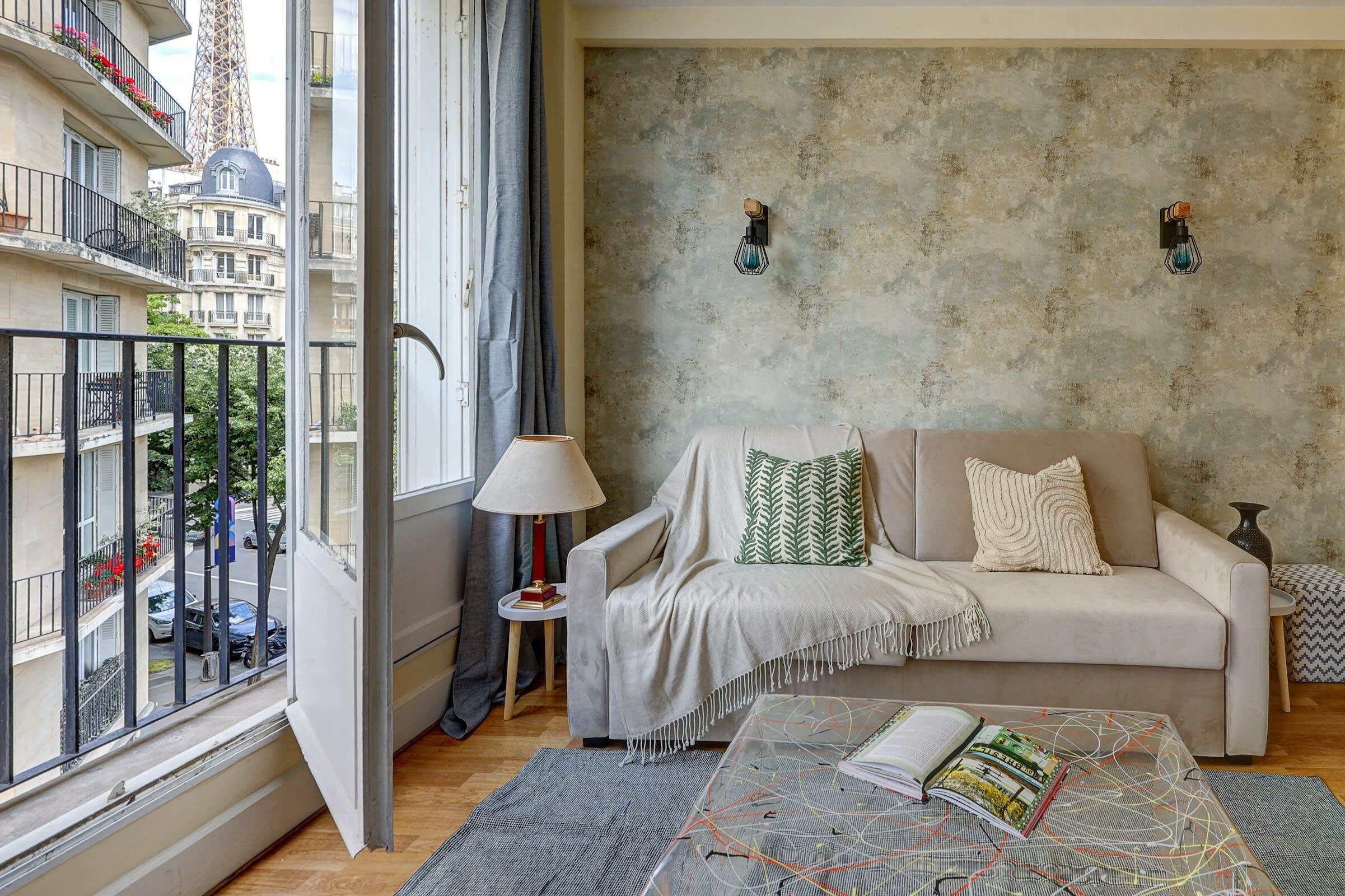 Een smart-tv en een kantoor