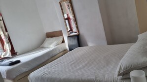 Quarto triplo família, vista para a cidade