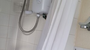 Quarto quádruplo família, vista para a cidade | Banheiro