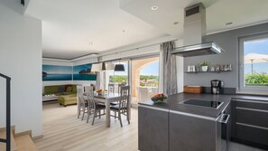 Fridge, oven, dishwasher, coffee/tea maker