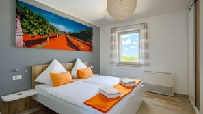 3 bedrooms, iron/ironing board, free WiFi, bed sheets