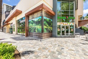 Exterior detail - City View Family Fun Condo at Marine Surf Waikiki by the Beach & Free Parking (Honolulu)