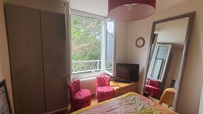 2 chambres, fer et planche Ă repasser, Wi-Fi, draps fournis