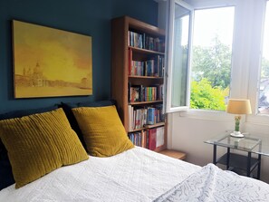 2 室のベッドルーム、アイロン / アイロン台、WiFi、ベッドシーツ