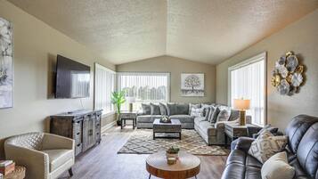 House (Multiple Bedrooms) | Front of property