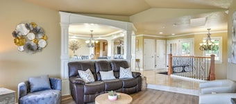 Portland Area Group Getaway: Hot Tub & Views!