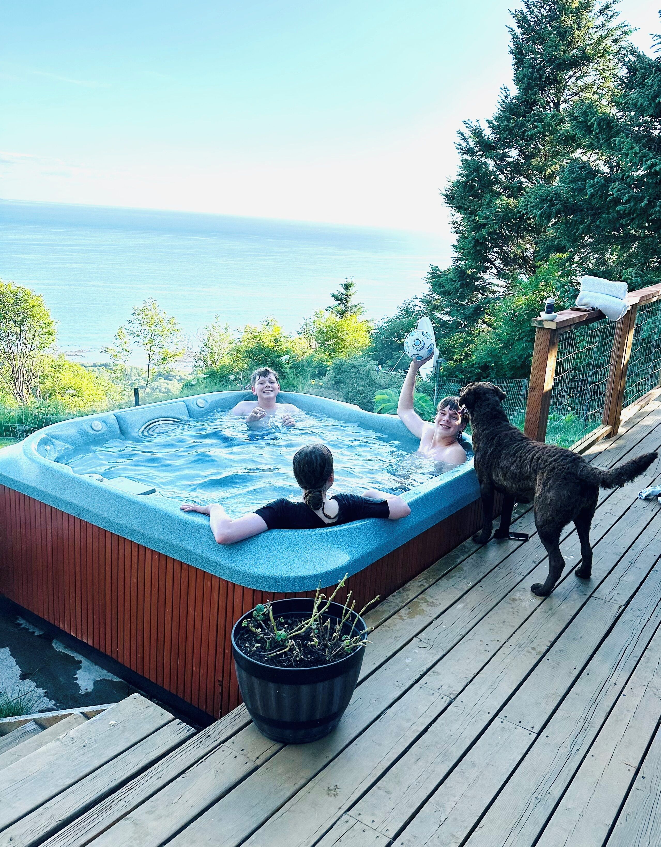 Outdoor spa tub