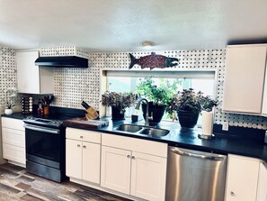 雪櫃、微波爐、焗爐、爐具