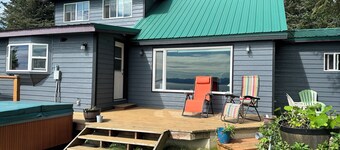 Paradise Suites in Homer Alaska, an entire house w/a hot tub