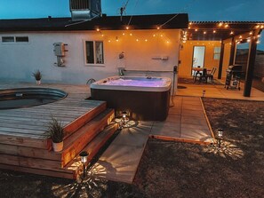 Terrace/patio - 7 Mins to Joshua Tree Park, Hot Tub · Sunset Jewel (Joshua Tree)