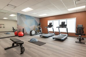 A gym with treadmills, elliptical machines, a stationary bike, and free weights. - Candlewood Suites Oxford - Anniston By IHG (Oxford)