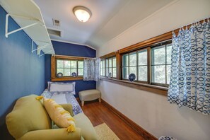 Interior - Charming Hampton Home ~ 7 Mi to Buckroe Beach! (Hampton)