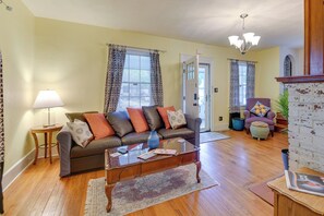 Interior - Charming Hampton Home ~ 7 Mi to Buckroe Beach! (Hampton)