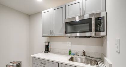 Quaint Stafford Apartment w/ Electric Fireplace!