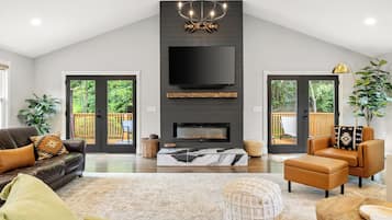 Smart TV, perapian, video game, dan monitor komputer