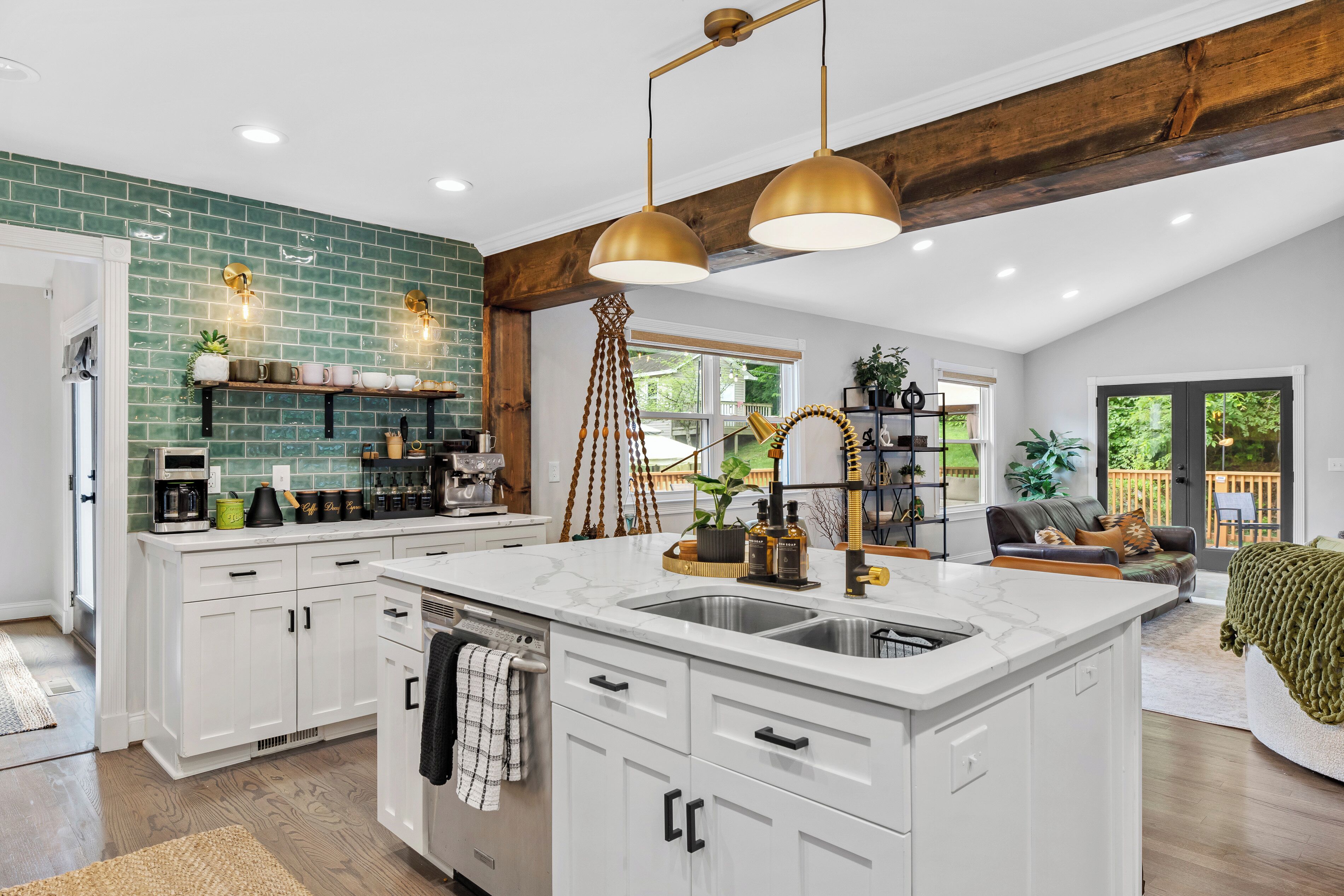 المنشأة من الداخل