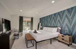 5 habitaciones, tabla de planchar con plancha, wifi y ropa de cama 