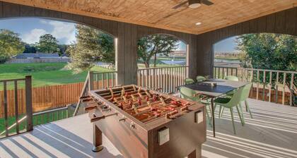 Stunning Modern Dream Home, 5-BD, Sleeps 14