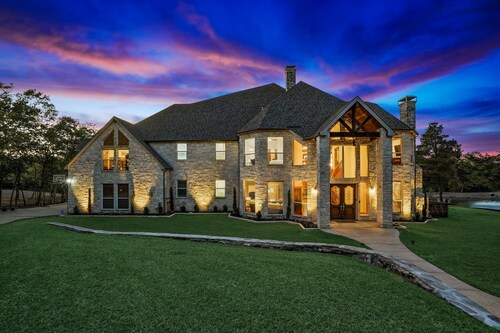 22-Acres Mansion - Backyard Oasis & Entertainment