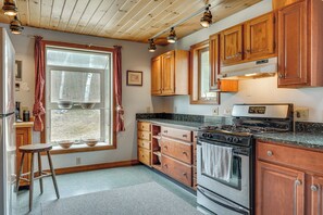 Interior - Cozy Home on 10 Acres: 'yellowstone in Vermont' (Townshend)