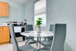Dining - Modern Tampa Apartment ~ 3 Mi to Busch Gardens! (Tampa)