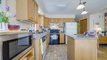 ํ์ฐ์ค (3 Bedrooms) | ์ ์ฉ ์ฃผ๋ฐฉ | ์ ์๋ ์ธ์ง, ์ค๋ธ, ์ฟกํ, ์๊ธฐ ์ธ์ฒ๊ธฐ