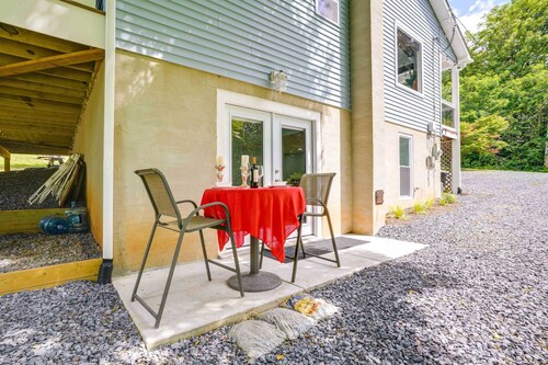 Front Royal Studio w/ Mtn Views & Brick Oven