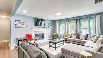 House (4 Bedrooms) | Front of property