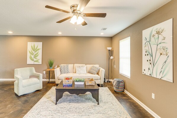 Apartment (2 Bedrooms) | Front of property
