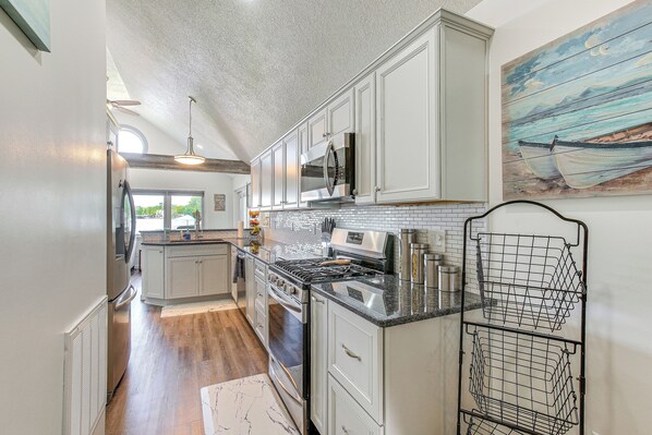 House (3 Bedrooms) | Interior