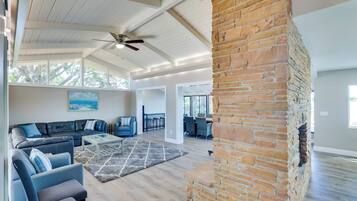 House (5 Bedrooms) | Interior