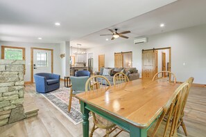 House (2 Bedrooms) | Interior