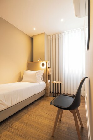 Room - Monturi Hostel (Ponta Delgada)