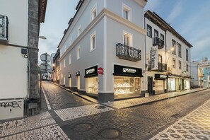 Front of property - Monturi Hostel (Ponta Delgada)