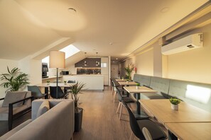 Interior - Monturi Hostel (Ponta Delgada)