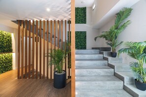 Interior - Monturi Hostel (Ponta Delgada)