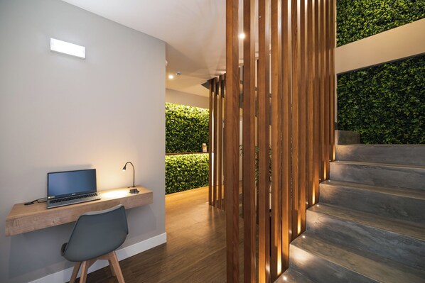 Interior - Monturi Hostel (Ponta Delgada)