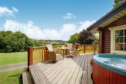 Serenity - 5 Star - Pet Friendly - Hot Tub - Scandinavian Log Cabin