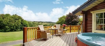 Serenity - 5 Star - Pet Friendly - Hot Tub - Scandinavian Log Cabin
