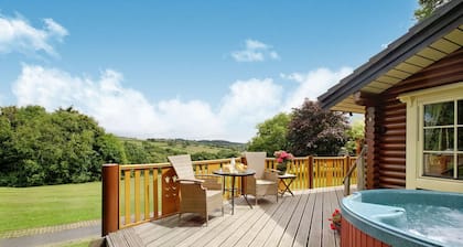 Serenity - 5 Star - Pet Friendly - Hot Tub - Scandinavian Log Cabin