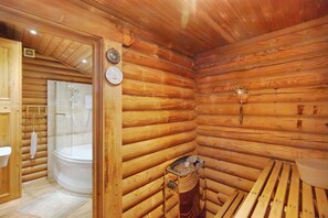 Jetted bath, hair dryer, towels