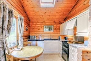 Fridge, microwave, oven, stovetop - The Lookout - 5 Star - Hot Tub - Scandinavian Log Cabin (BINGLEY)