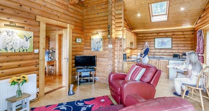 The Den - 5 Star - Pet Friendly - Hot Tub - Scandinavian Log Cabin