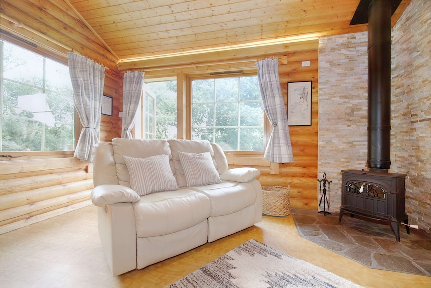 Solitude - 5 Star - Pet Friendly - Hot Tub - Scandinavian Log Cabin - Ilkley