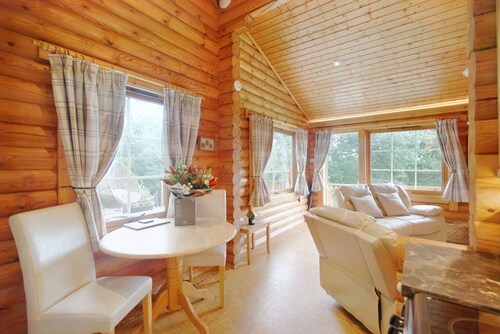 Solitude - 5 Star - Pet Friendly - Hot Tub - Scandinavian Log Cabin