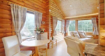 Solitude - 5 Star - Pet Friendly - Hot Tub - Scandinavian Log Cabin