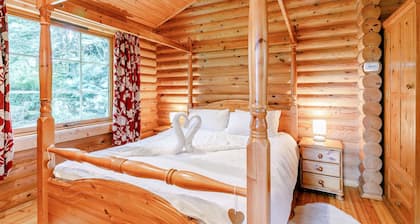 The Nest - 5 Star - Pet Friendly - Hot Tub - Scandinavian Log Cabin