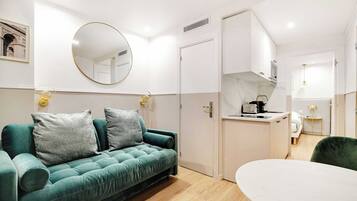 Family Apartment | Private kitchen | Fridge, microwave, stovetop, espresso maker