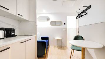 Appartement Ville (0B) | Cuisine privée | Réfrigérateur, micro-ondes, plaque de cuisson, machine à expresso