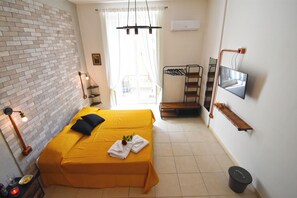 1 bedroom, WiFi, bed sheets - Miniapartment in the historic centre (Napoli)